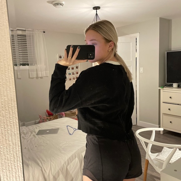 Brand new Calvin Klein performance crop sweater. - Picture 7 of 8